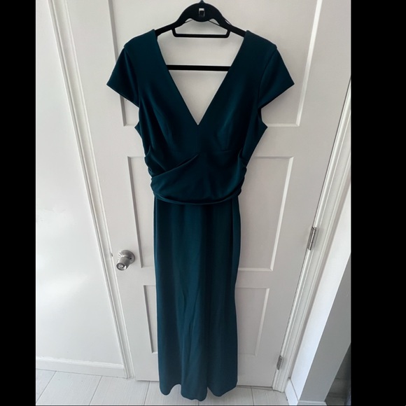 Dress The Population “Evie” Pine Green, Cap Sleeve Gown - Picture 5 of 6